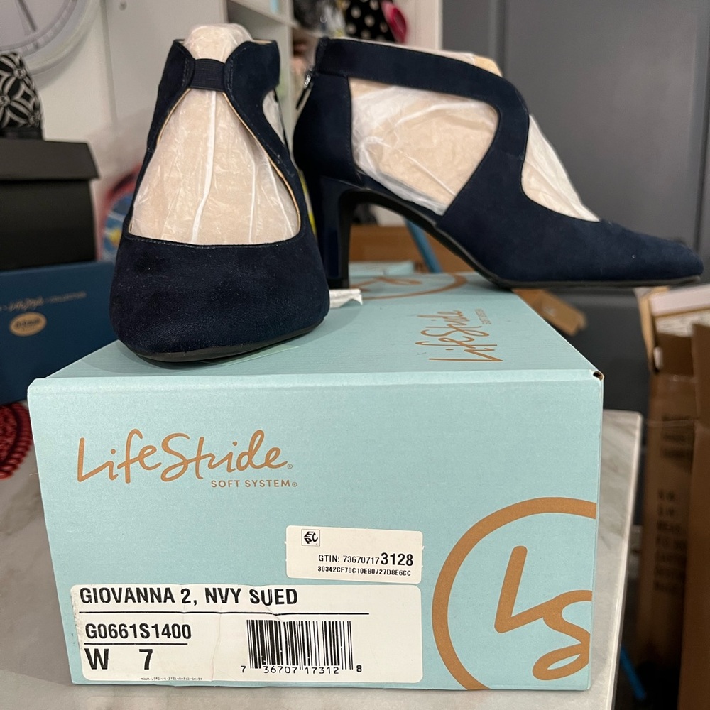 Life Stride Giovanna Navy Heels